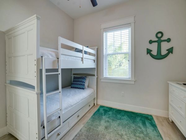 Beautiful Anna Maria Four Bedroom Across from Beach