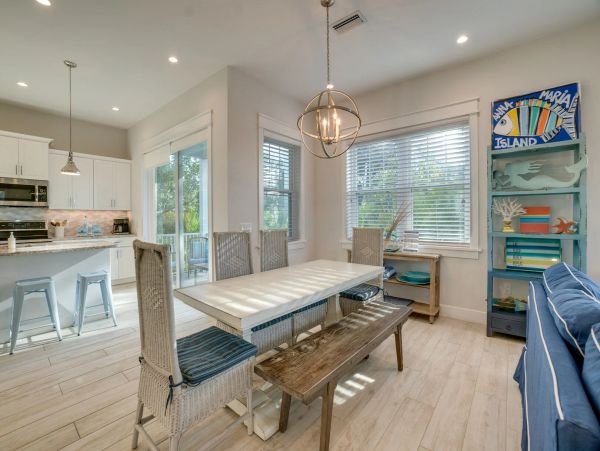Beautiful Anna Maria Four Bedroom Across from Beach