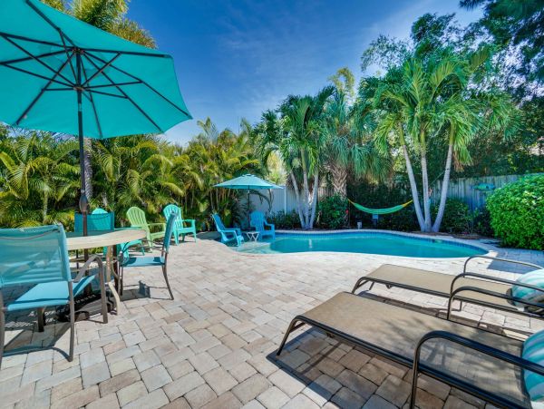 Beautiful Anna Maria Four Bedroom Across from Beach