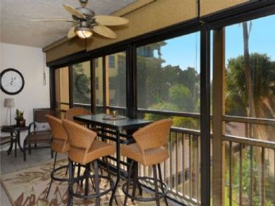 Table and Chairs on Lani