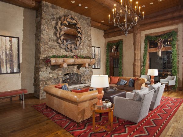 Beautiful End Unit with Mountain Views, Communal Pool & Spa