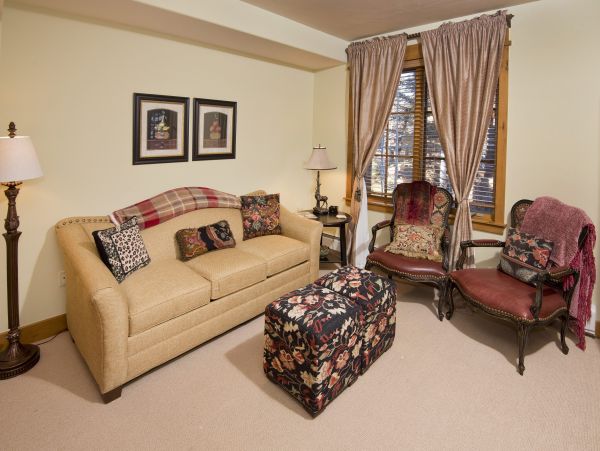 Three Bedroom Plus Den in Bachelor Gulch