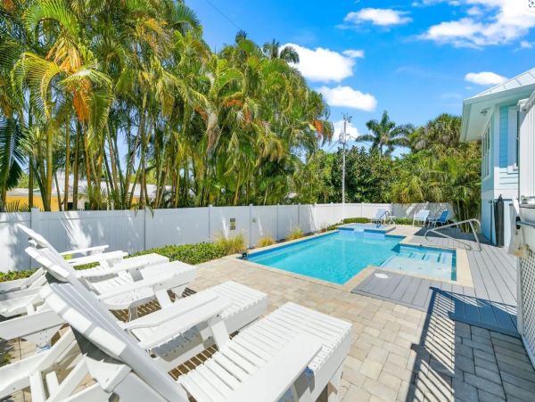 Great Anna Maria Family Rental Short Walk to Beach Private Pool