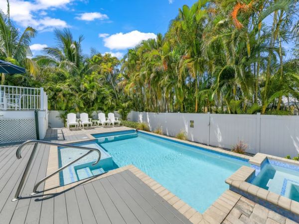 Great Anna Maria Family Rental Short Walk to Beach Private Pool