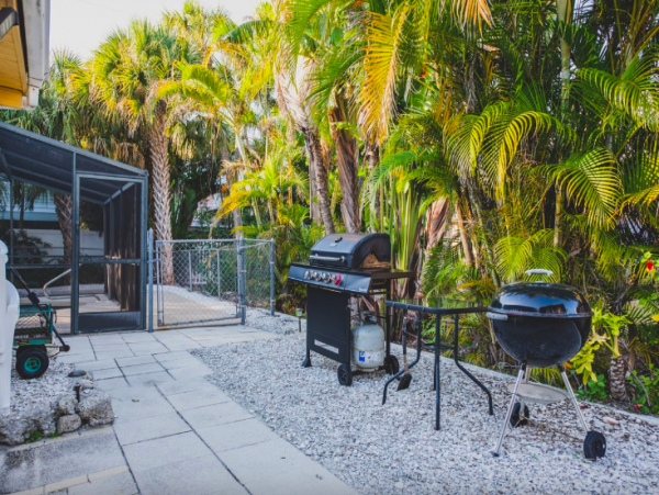 Anna Maria 2 Bedroom Vacation Rental Home with Heated Pool Steps to Beach