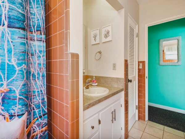 Anna Maria 2 Bedroom Vacation Rental Home with Heated Pool Steps to Beach