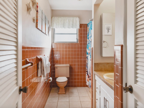 Anna Maria 2 Bedroom Vacation Rental Home with Heated Pool Steps to Beach