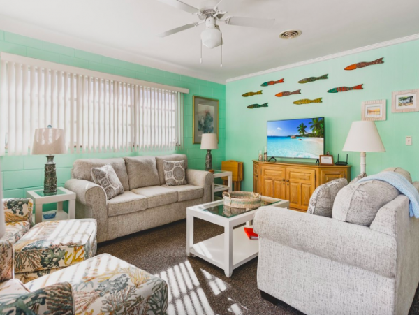 Anna Maria 2 Bedroom Vacation Rental Home with Heated Pool Steps to Beach