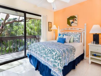 Large Three Bedroom Condo Sleeps Six with Communal Pool