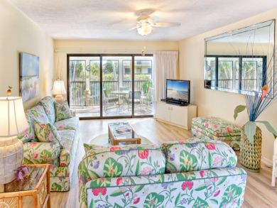 Large Three Bedroom Condo Sleeps Six with Communal Pool