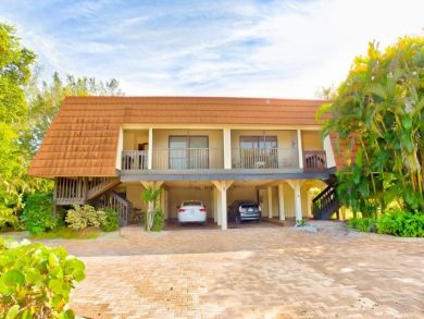 Large Three Bedroom Condo Sleeps Six with Communal Pool