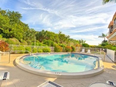 Large Three Bedroom Condo Sleeps Six with Communal Pool