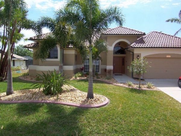 Canalfront Three Bedroom Vacation Home with Private Pool
