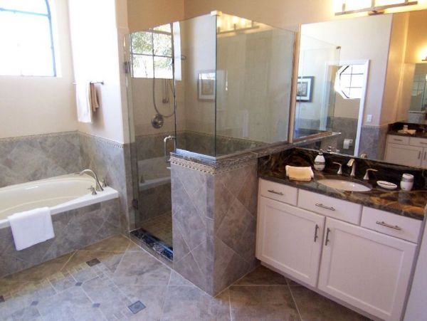 Canalfront Three Bedroom Vacation Home with Private Pool