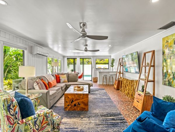 Elegant Escape with Heated Pool on Siesta Key