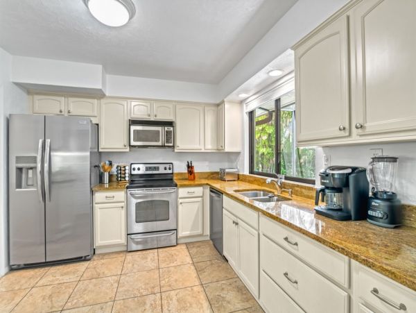 Elegant Escape with Heated Pool on Siesta Key