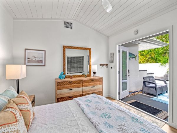 Elegant Escape with Heated Pool on Siesta Key