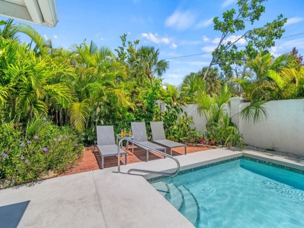 Elegant Escape with Heated Pool on Siesta Key