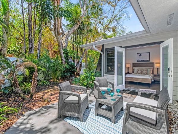 Elegant Escape with Heated Pool on Siesta Key