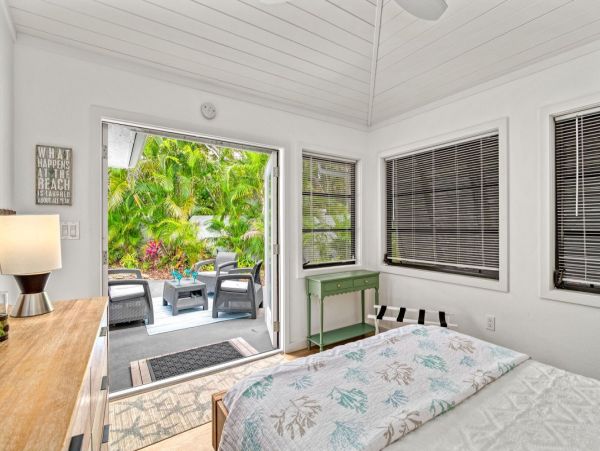Elegant Escape with Heated Pool on Siesta Key