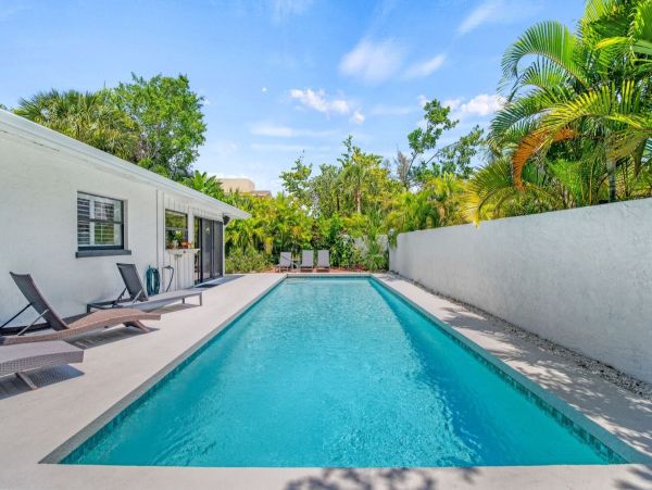 Elegant Escape with Heated Pool on Siesta Key