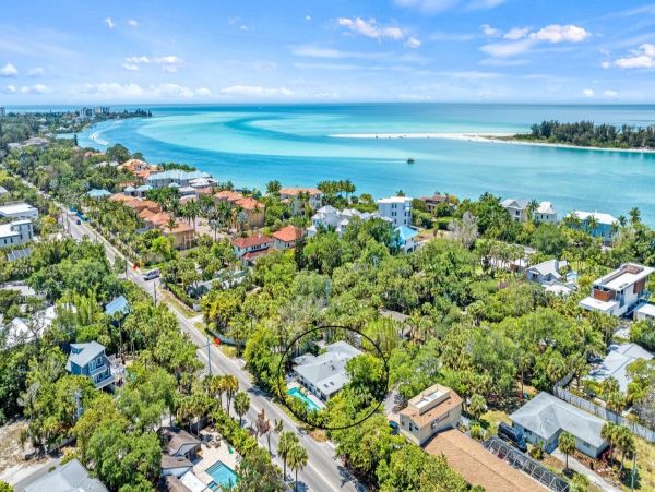 Elegant Escape with Heated Pool on Siesta Key