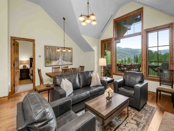Three Bedroom Ski in Ski Out Vacation Rental Sleeps 7 Guests