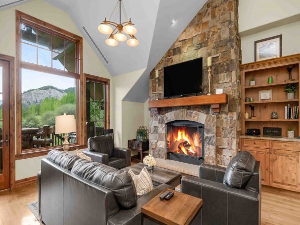 Three Bedroom Ski in Ski Out Vacation Rental Sleeps 7 Guests