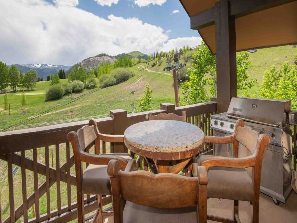 Three Bedroom Ski in Ski Out Vacation Rental Sleeps 7 Guests