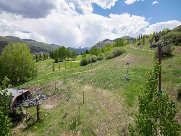 Three Bedroom Ski in Ski Out Vacation Rental Sleeps 7 Guests