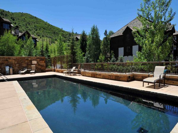 Three Bedroom Ski in Ski Out Vacation Rental Sleeps 7 Guests