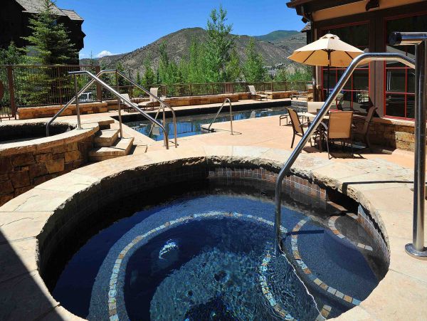 Three Bedroom Ski in Ski Out Vacation Rental Sleeps 7 Guests