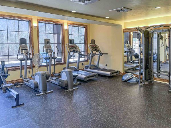 Three Bedroom Ski in Ski Out Vacation Rental Sleeps 7 Guests