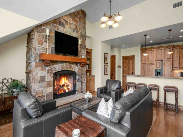 Three Bedroom Ski in Ski Out Vacation Rental Sleeps 7 Guests
