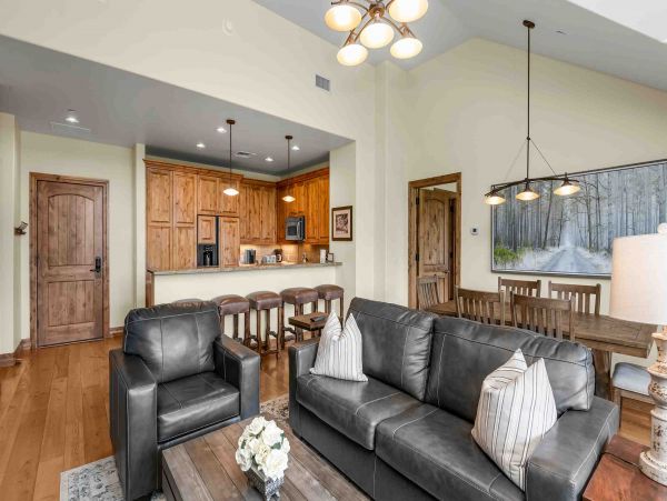 Three Bedroom Ski in Ski Out Vacation Rental Sleeps 7 Guests