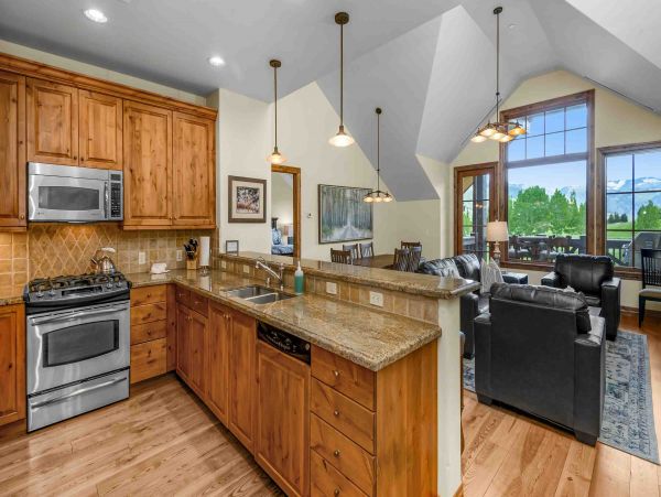 Three Bedroom Ski in Ski Out Vacation Rental Sleeps 7 Guests