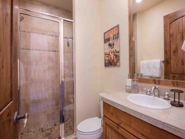 Three Bedroom Ski in Ski Out Vacation Rental Sleeps 7 Guests