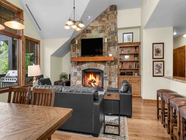 Three Bedroom Ski in Ski Out Vacation Rental Sleeps 7 Guests