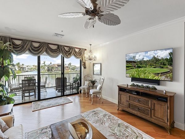 Three Bedroom Condo Sleeps 6 with Partial Gulf Views
