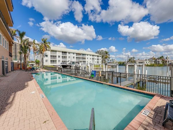Three Bedroom Condo Sleeps 6 with Partial Gulf Views