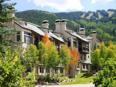 Walk to LIft Ski Condo with Four Bedrooms & Sleeps 8 Guest