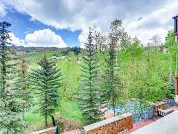 Ski In Ski Out Condo Sleeps 9 Three Bedrooms