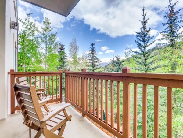 Ski In Ski Out Condo Sleeps 9 Three Bedrooms