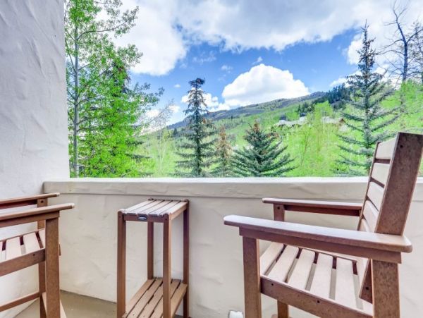 Ski In Ski Out Condo Sleeps 9 Three Bedrooms