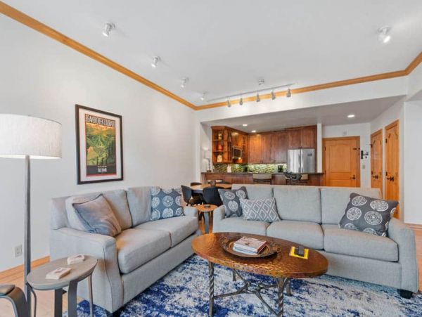 Ski In Ski Out Condo Sleeps 9 Three Bedrooms