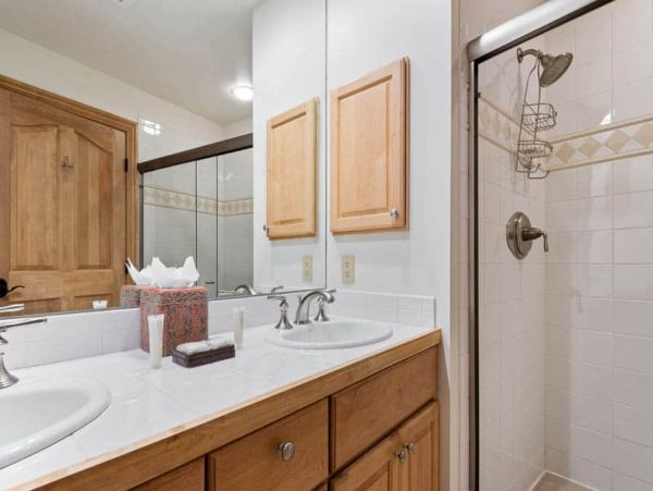 Ski In Ski Out Condo Sleeps 9 Three Bedrooms