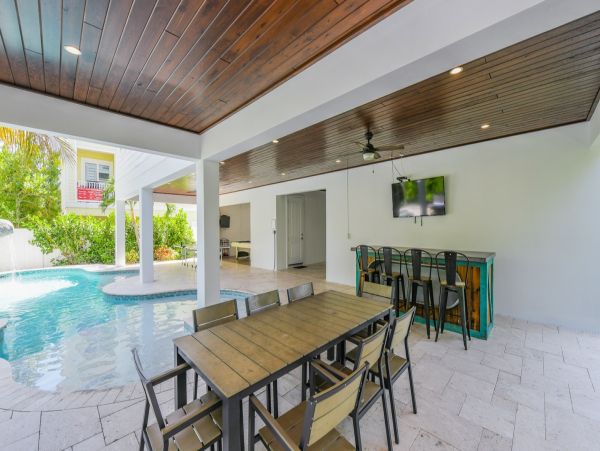 Bradenton Beach Large Group Vacation Rental 9BR Luxury Home