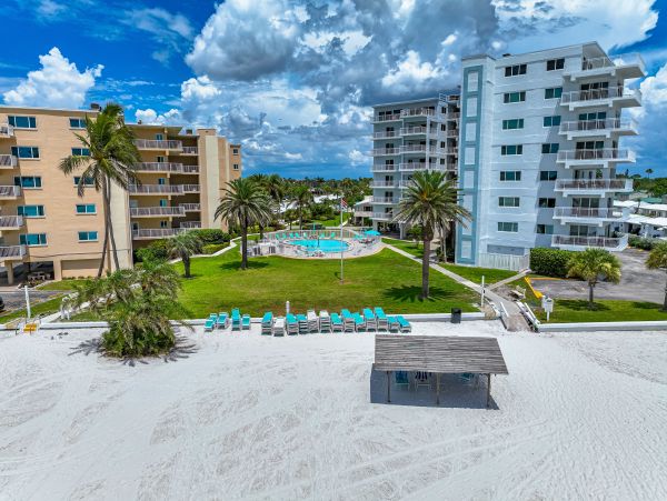 Siesta Key Vacation Beach Condo with 3 Pools