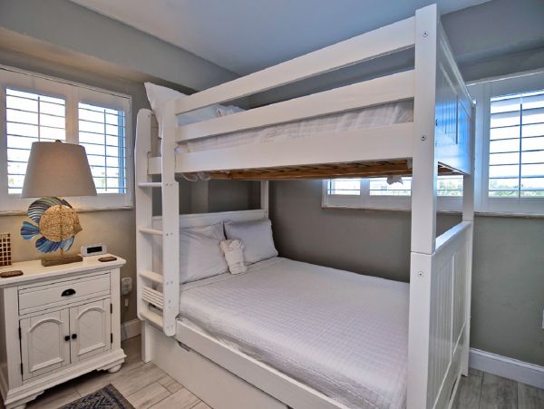 Siesta Key Vacation Beach Condo with 3 Pools