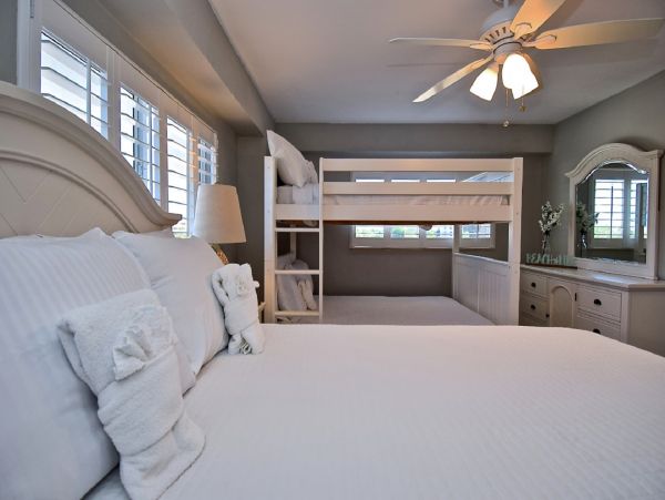 Siesta Key Vacation Beach Condo with 3 Pools